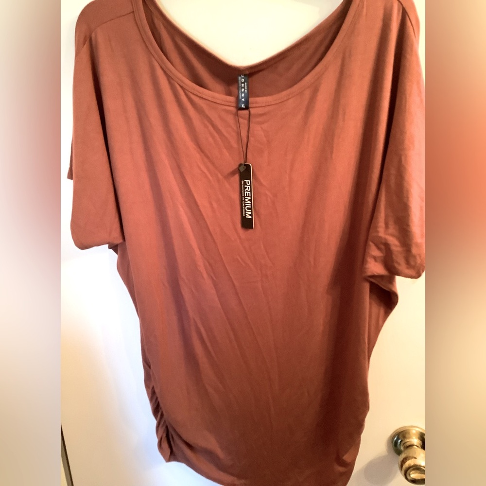NWT Made by Johnny XL Tunic Top Rust Short Sleeve Ruched Stretch